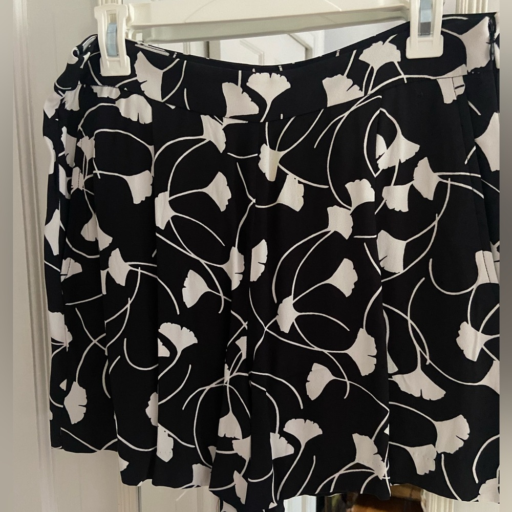 Ann Taylor Black and White Floral Skirt